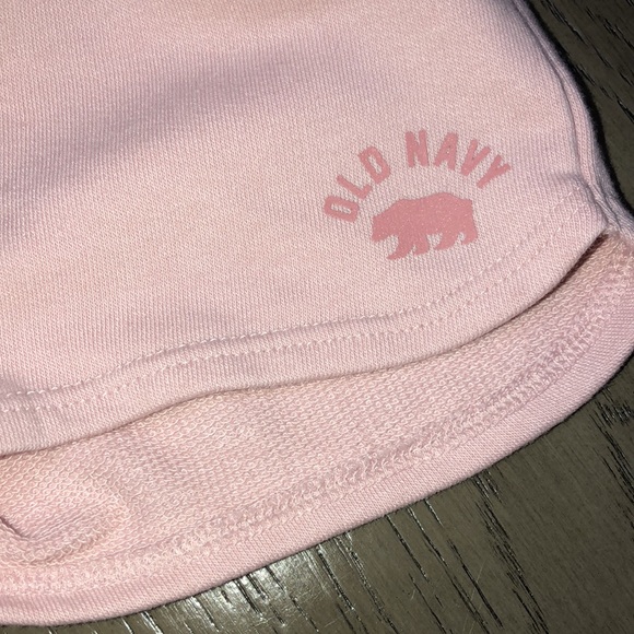 Baby girl Old Navy shorts - Picture 2 of 4